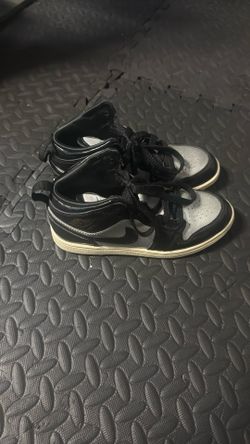 Air Jordan 1 Mid SE 'Black Metallic Silver