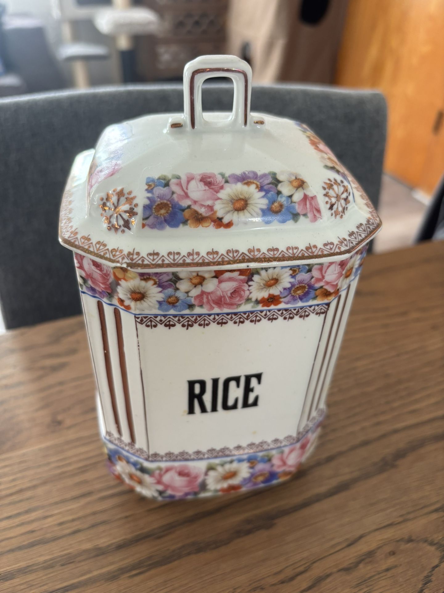 Cute Vintage Kerag Karlsbad Czechoslovakia Porcelain For Rice Storage