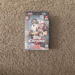 2025 Topps Chrome Football Hanger Box