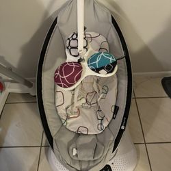 4Moms Mamaroo 4 Multi-Motion Baby Swing 