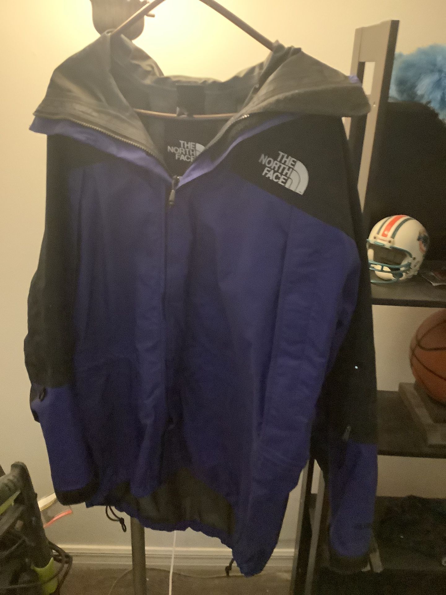North Face rain jacket…size: Large Excellent condition ..clean abd barelyused. $15