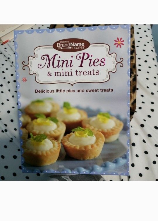 Mini Pies & Mini Treats Book