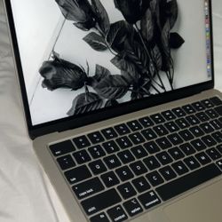 MacBook Air 13.6 8 GB