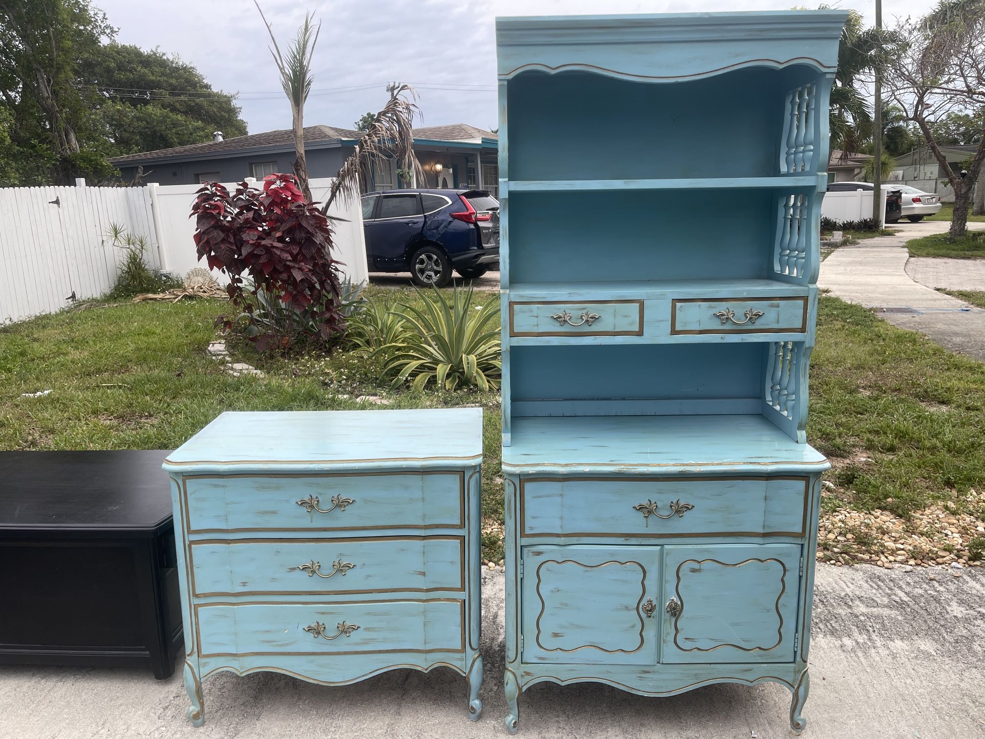 Dresser Set With Hutch