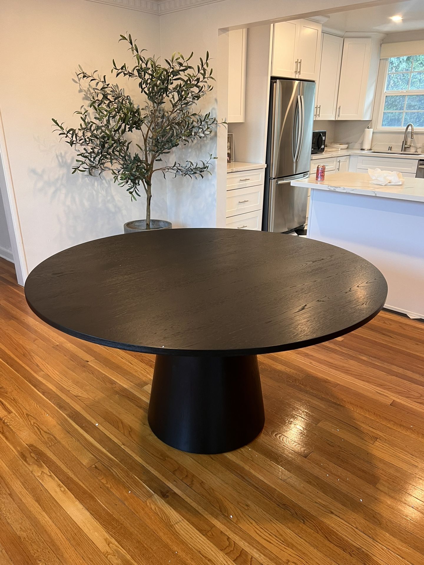 Black round wood dining table 59” free delivery 🚛 modern round dining table