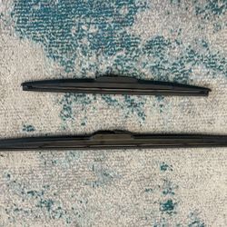 Used Pair Of Toyota Windshield Wipers 28” Drivers, 14” Passenger Blades