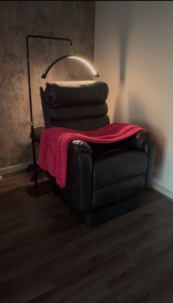 Black Lash Recliner with Power Lift Base, Massage & Heat