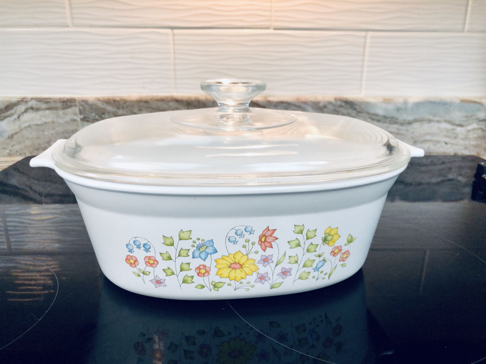Corning Ware multi flower with lid