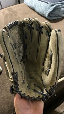 Mizuno Glove