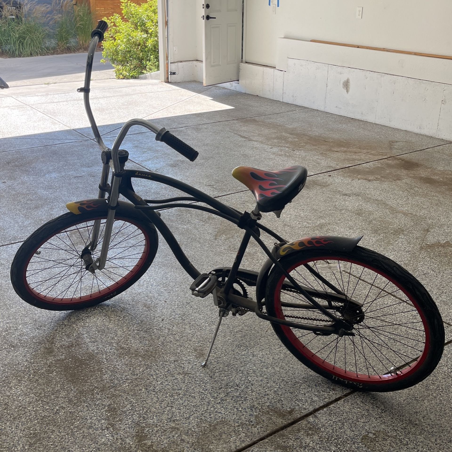 Vintage Dyno Men’s Cruiser With Flame Detail