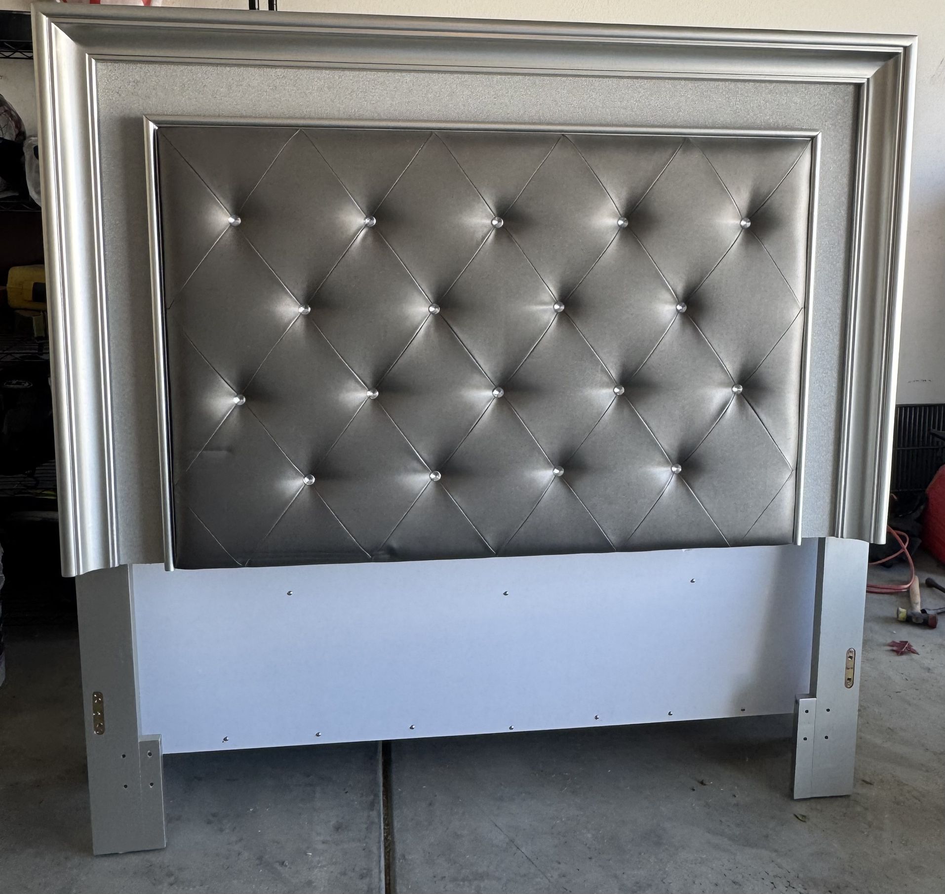 New Queen Bedroom Set - Silver color 