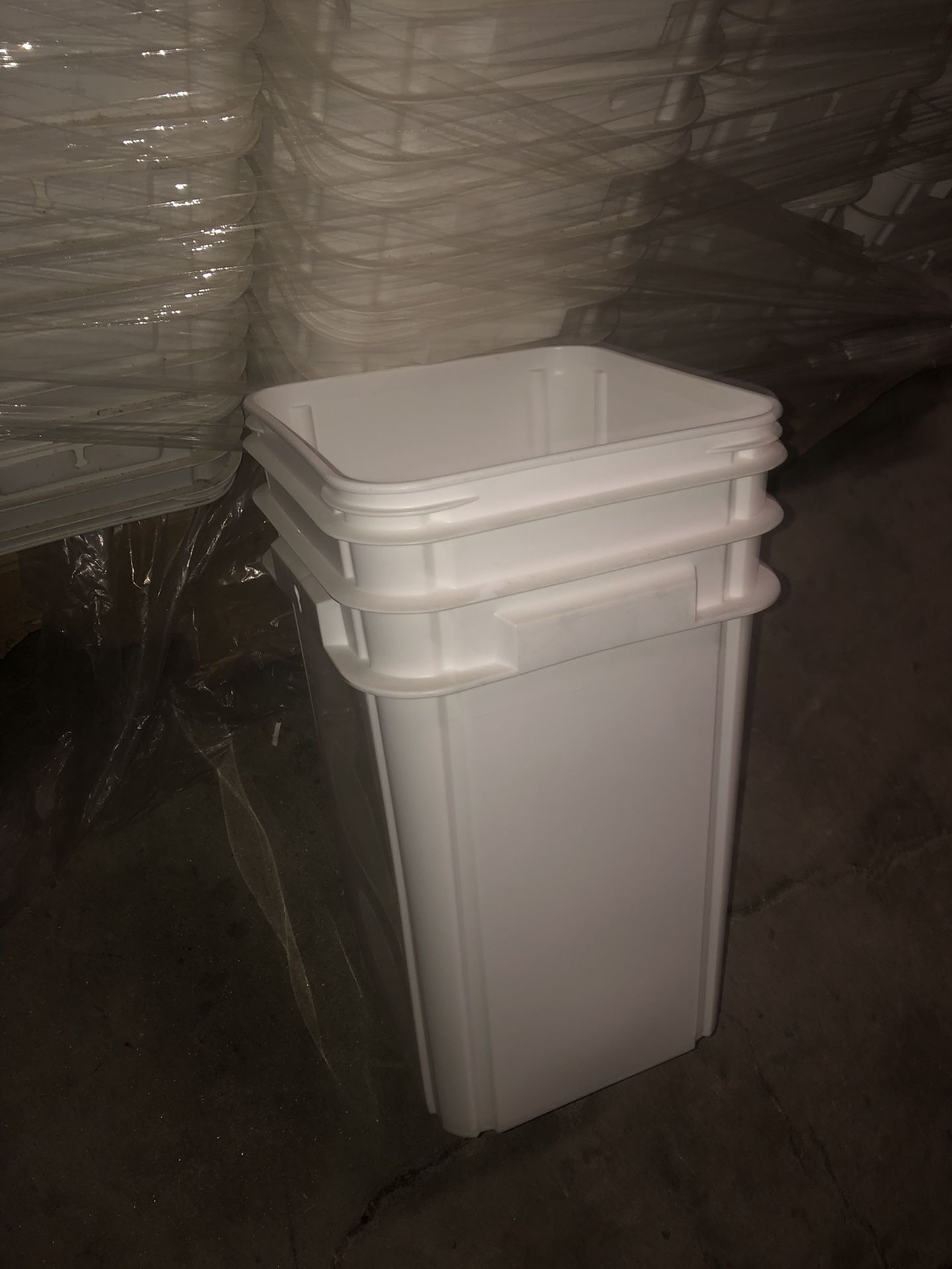 4 Gallon Square White Bucket