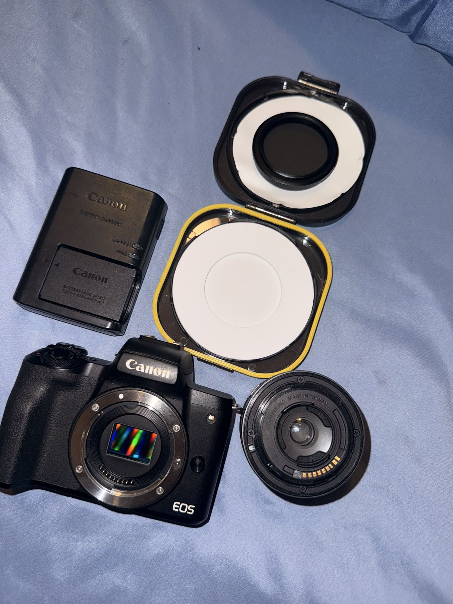 Canon EOS M50 Mark II (Camera Kit + Bag)