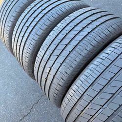 255 40 20 Vendo Un Seth De Llantas De La Marca Goodyear 