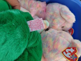 Tons of beanie babies