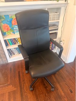 Black office chair