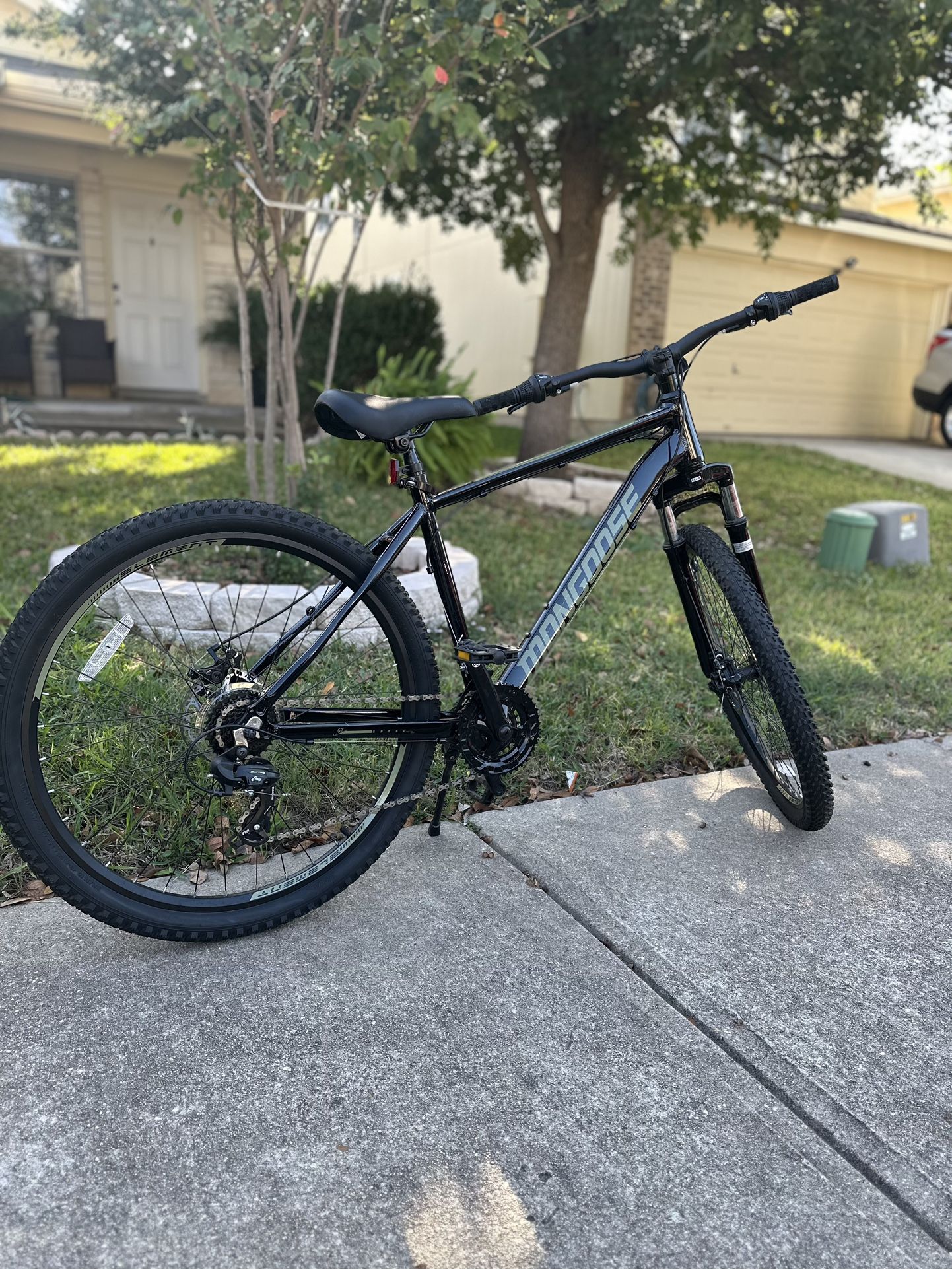 Mongoose Spire 27.5” Mountain Bike – Like New – Ridden Once (Negotiable)
