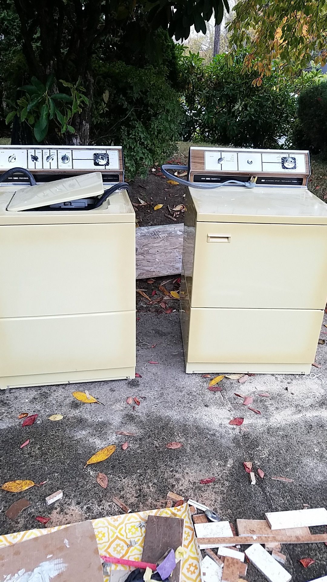 CROWN Frigidaire washer and dryer