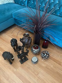 Moving sale come take a look