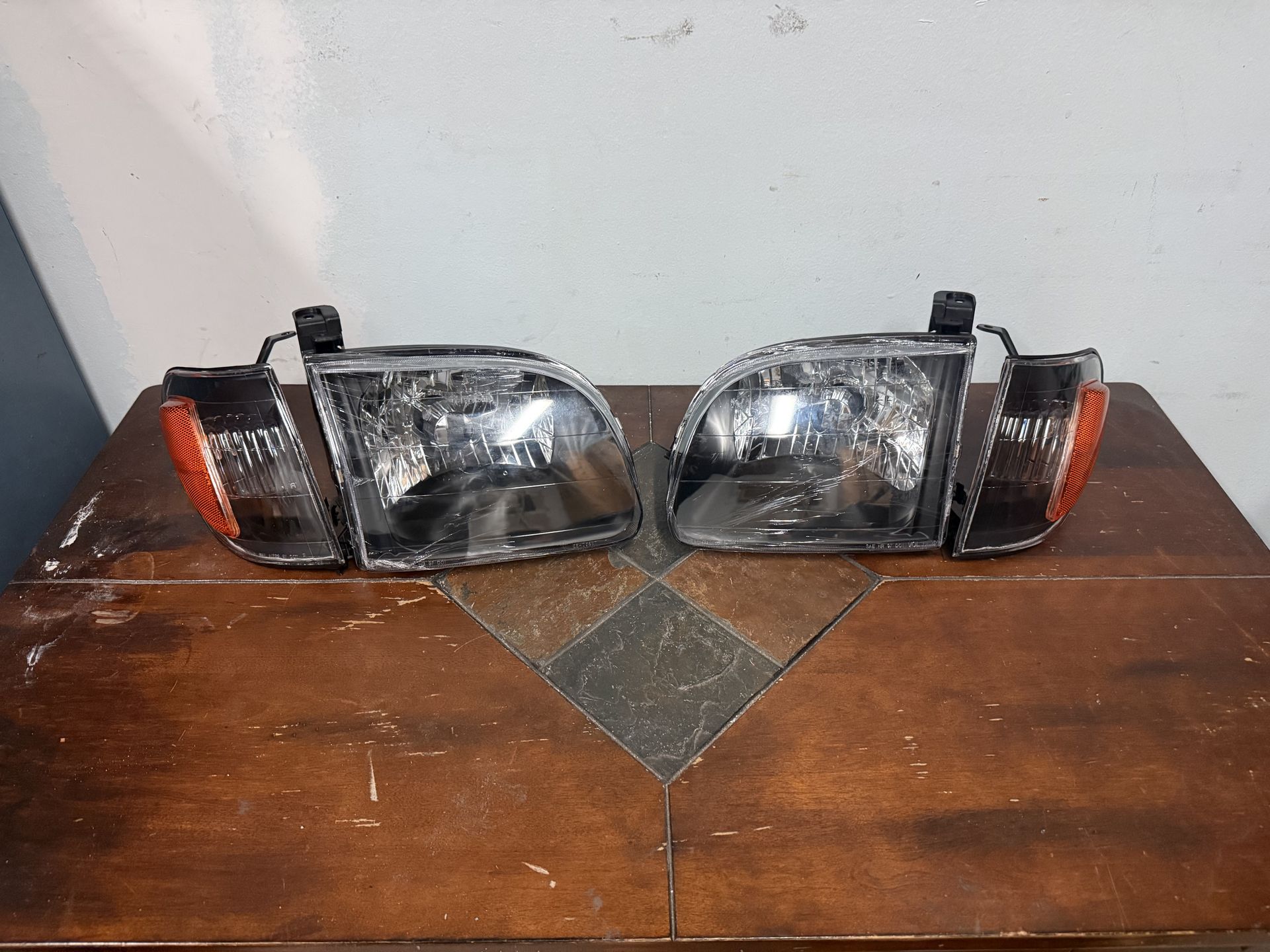 Toyota tundra headlights side markers 2005 2006
