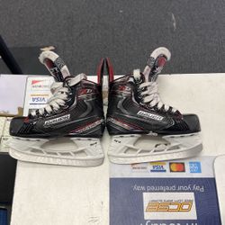 Bauer Vapor X2.7 Size 10.5Y Youth Ice Hockey Skates - Great Condition 