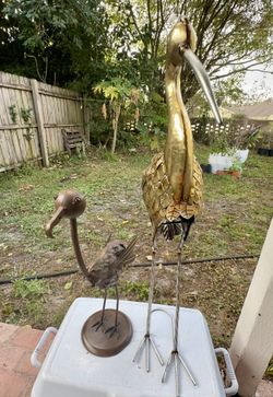 Cosco three step folding ladder in good working condition. This ladder is lightweight with a strong aluminum frame and wide non slip steps. The top ha