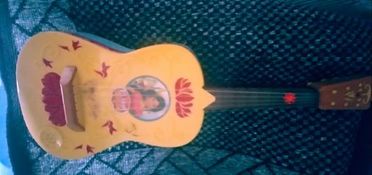 Elena of Avalor Storytime Guitar