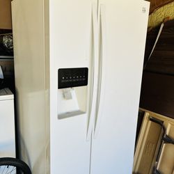 Refrigerator Kenmore Dual Door with Ice maker