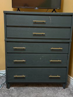 Chest / Dresser