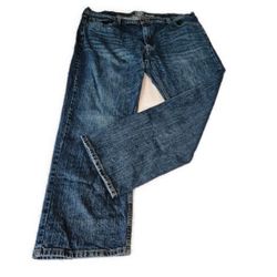Signature Levi Strauss Gold relaxed fit mens denim blue jeans.
