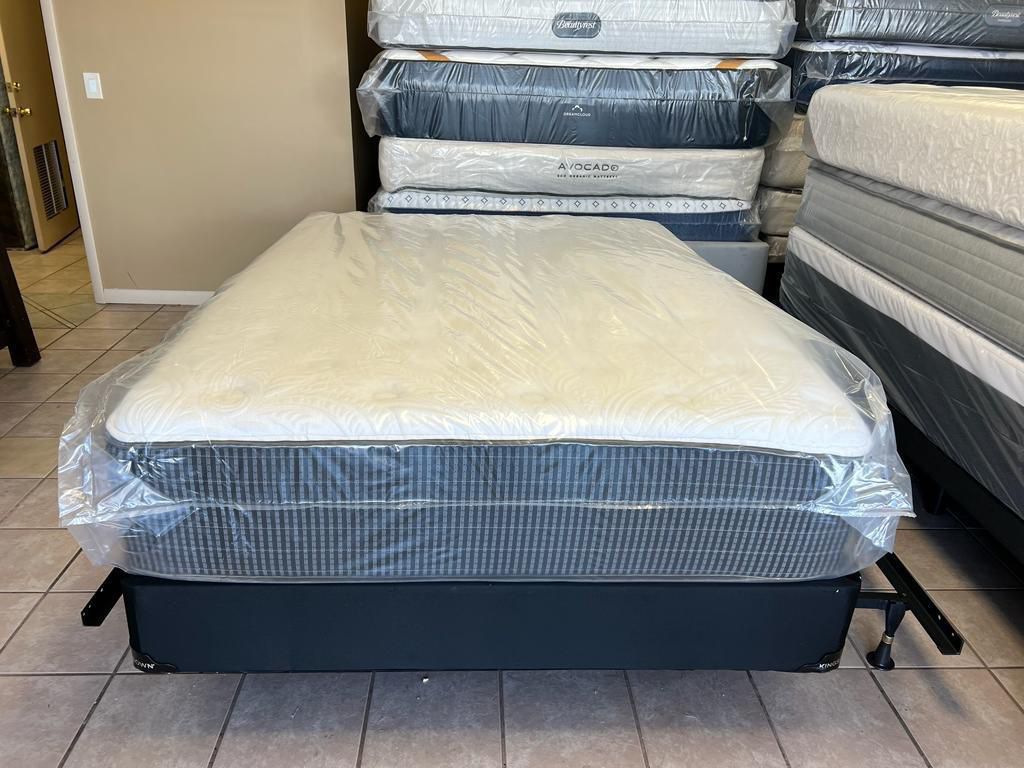 Queen Size Mattress, And Box Spring🚚🚚 Free Delivery🚚🚚