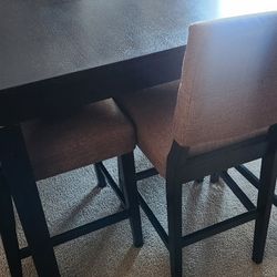 Full Size  Dinner Table With Removable Leaf (8 Chairs)
