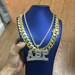 2 necklace 1 pendant