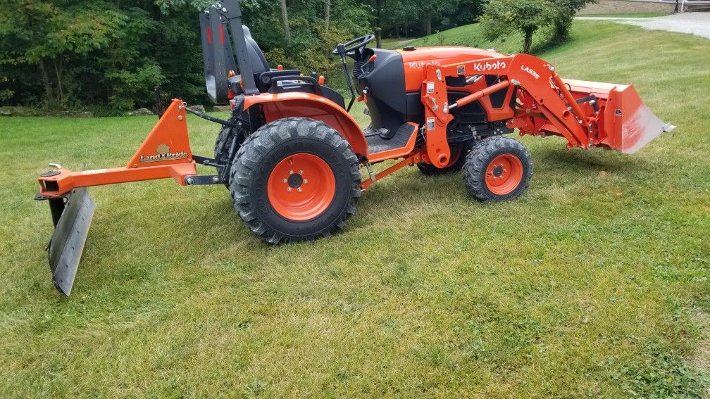 2022 Kubota LX2610 Tractor W/ 7 Attachments Only 21 Hours!