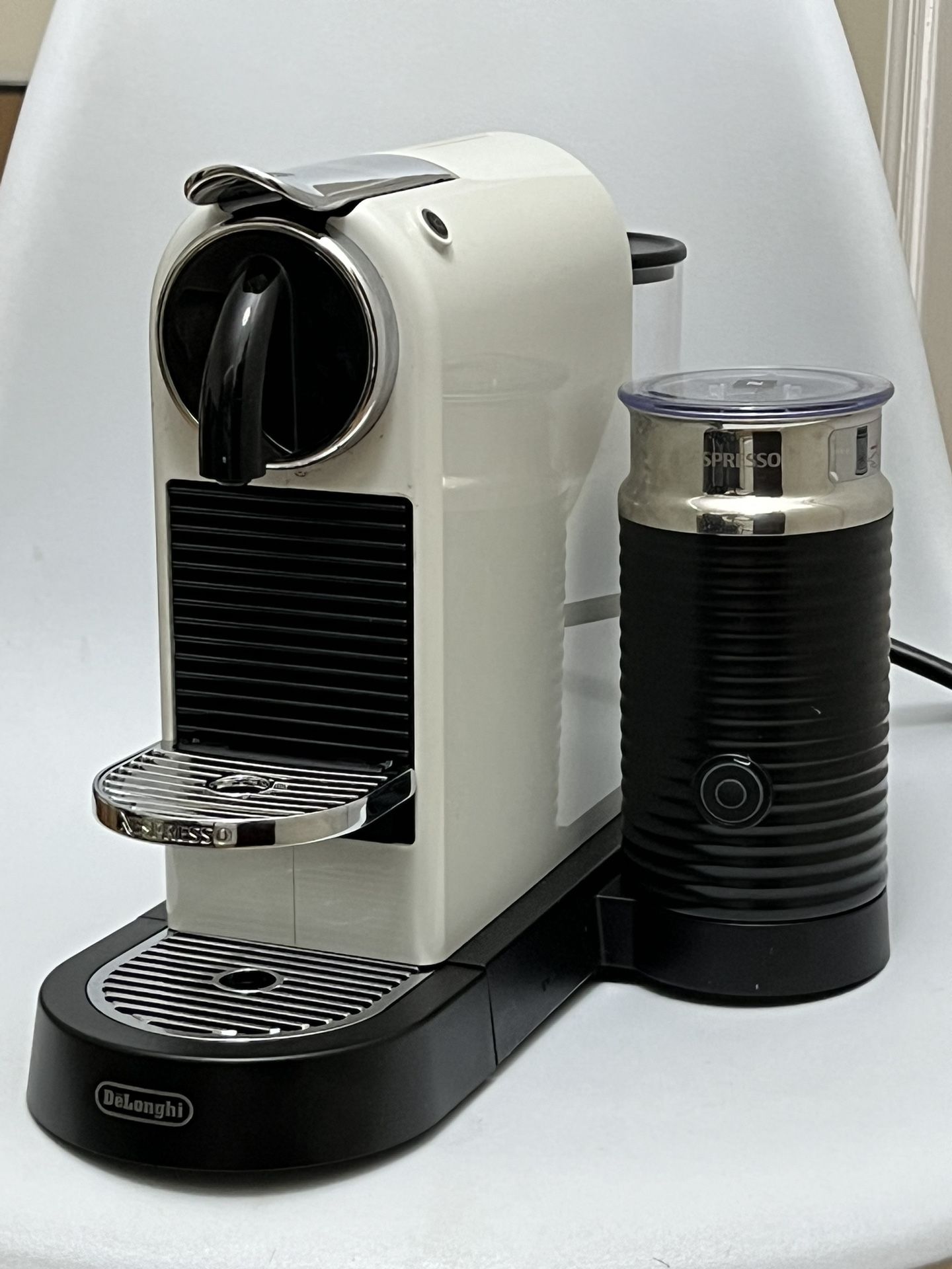 Like New Nespresso CitiZ Coffee Machine With Milk Frother, White