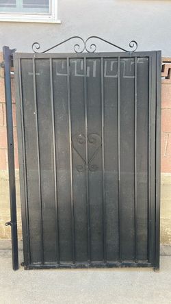 Rod iron gate