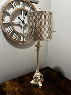 Elegant Vintage Style  Table Lamp 