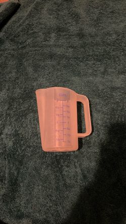 Plastic Tupperware liquid measuring cup