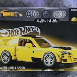 Mattel Brick Shop Hot Wheels ’07 Honda S2000 Building Toy Kit (257 Pieces), For Collectors