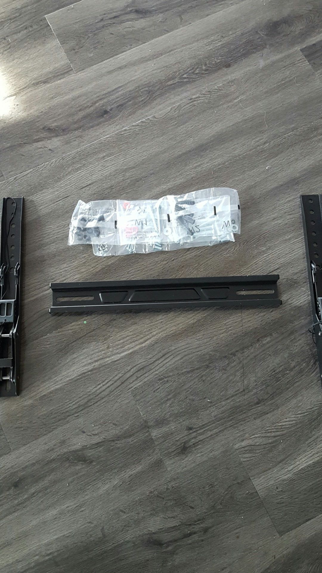 Flat Screen TV Mount / Tilt (up to 55")