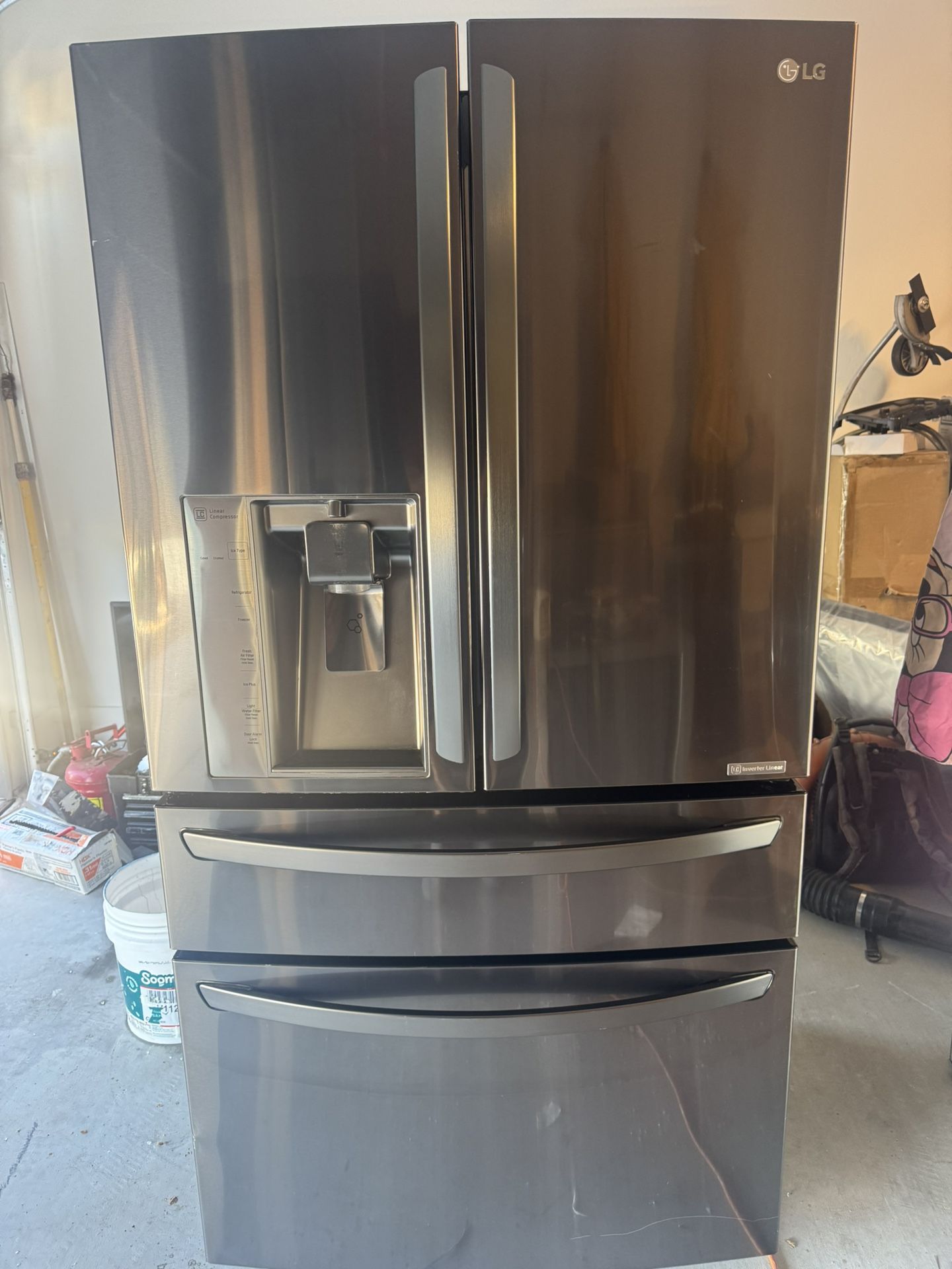 LG Refrigerator black stainless steel everything work