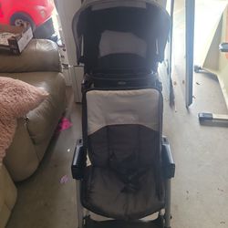 Graco Duo Glider Baby Stroller .Good condition and clean but it's missing the front cup tray and cover 