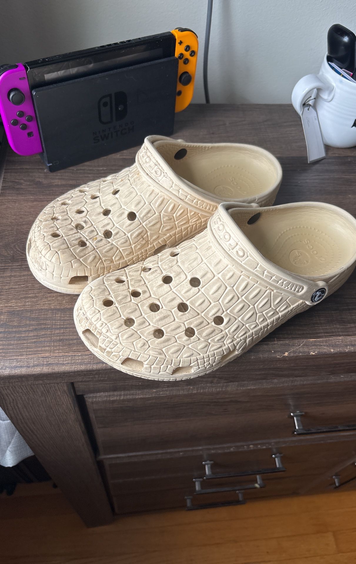 Textured Crocs 