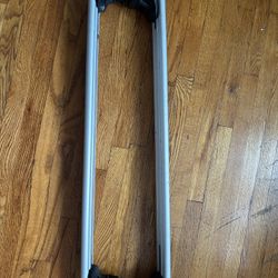 Thule AeroBlade ARB47 + 460R Podium Feet (Complete Roof Rack Set)