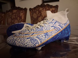 Soccer cleats us size 10.5
