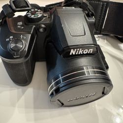 Nikon Coolpix b500