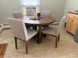 Dining Table with 4 chairs