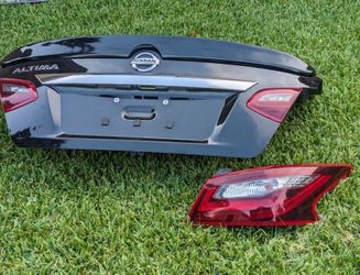 2016-2018 Nissan Altima SR Trunk Lid