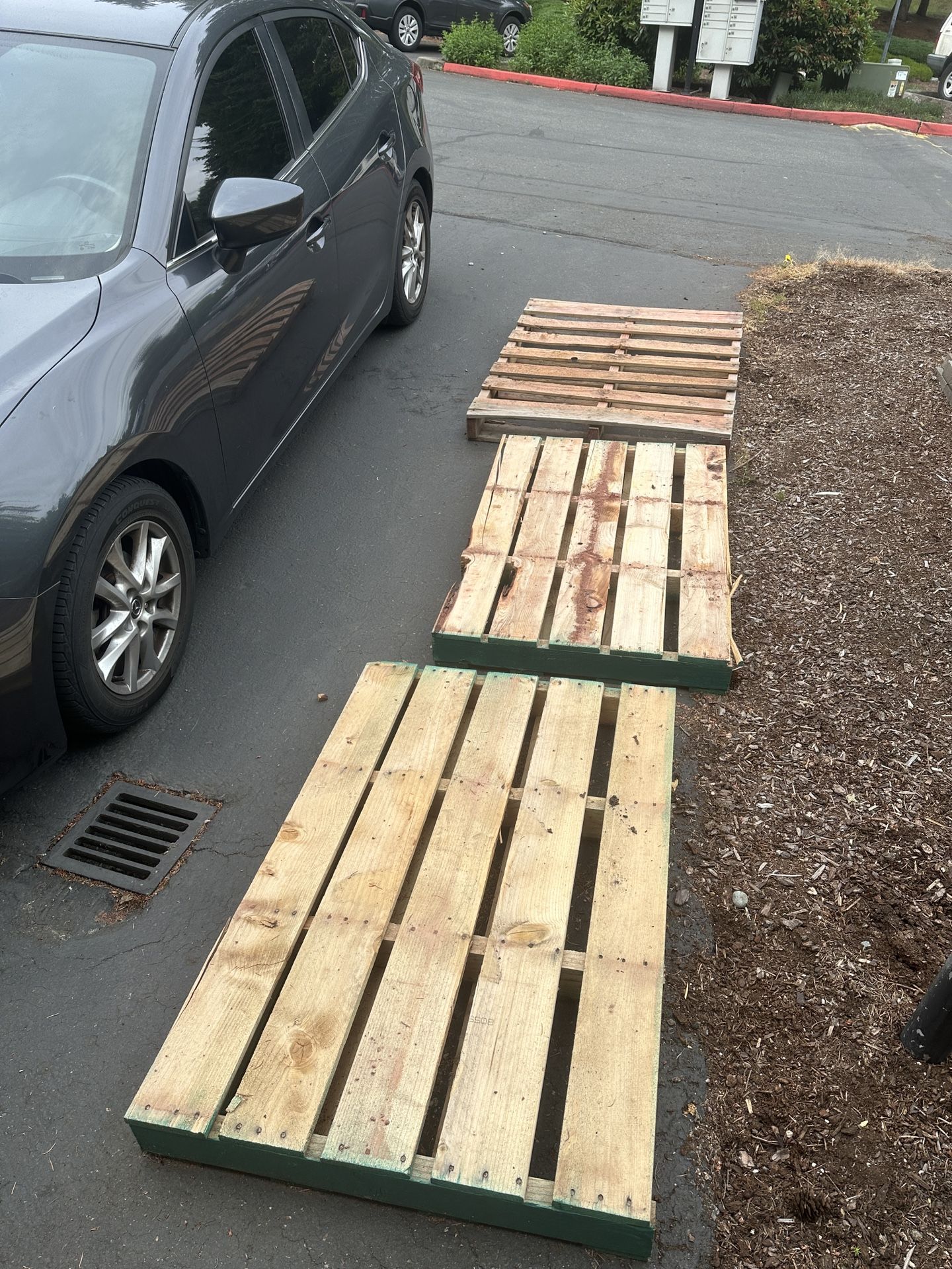 Free Wooden Pallets