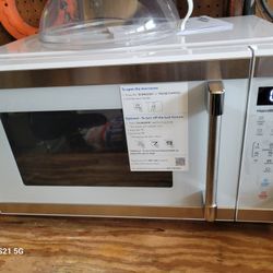 Microwave  Brand New Open Box